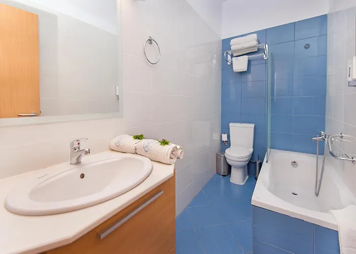 度假居 In Near The *