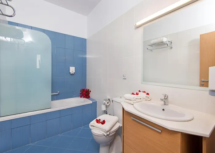 In Near The 吉奥塔略